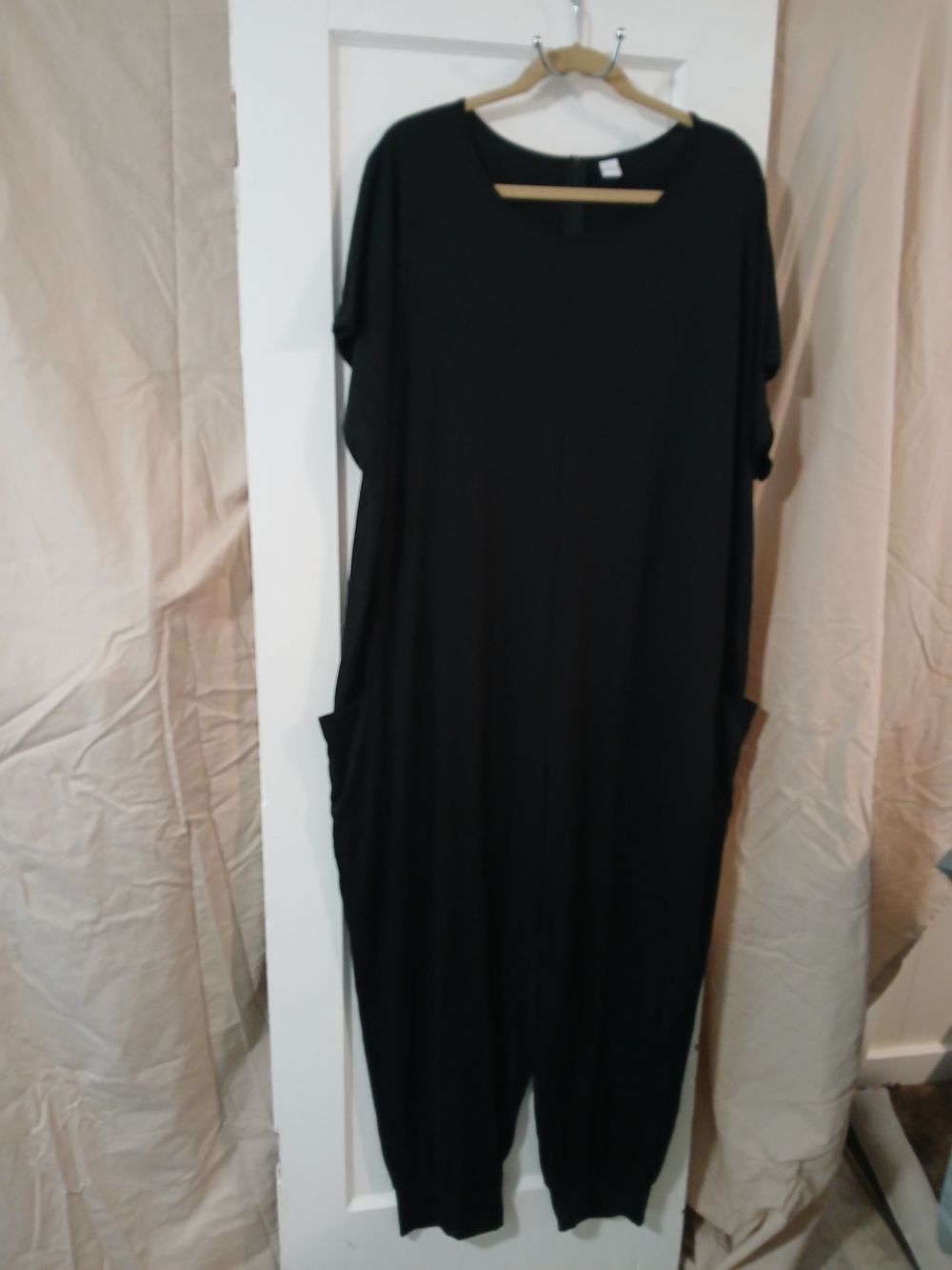 Curvzy Black Short-Sleeve Relaxed Jumpsuit with Side Pockets